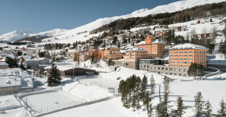 Campus-Winter_Photographer-Benjamin-Hofer_©-Lyceum-Alpinum-Zuoz-2799x1865